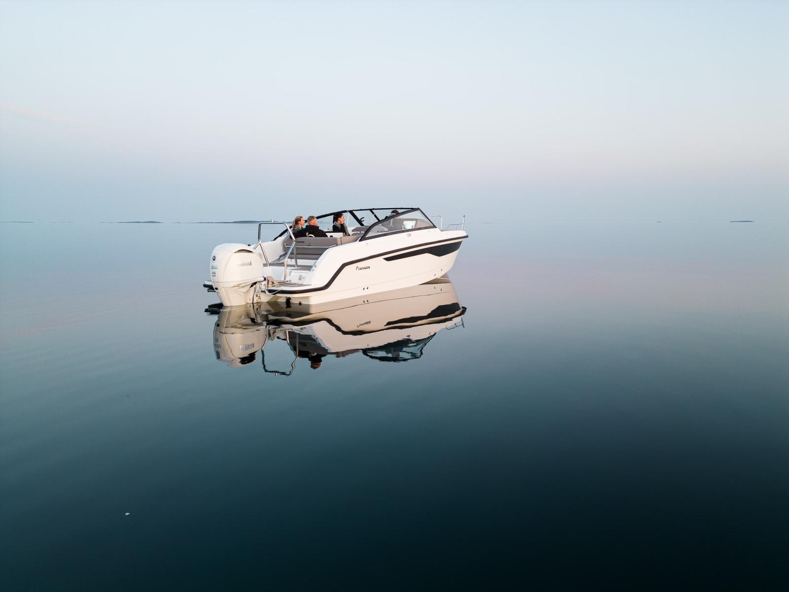 Yamarin 80 DC cockpit